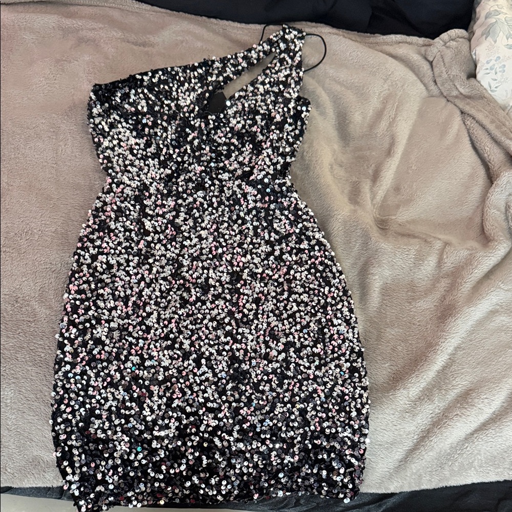 Windsor Black One-Shoulder Sequin Bodycon Dress with Iridescent Accents